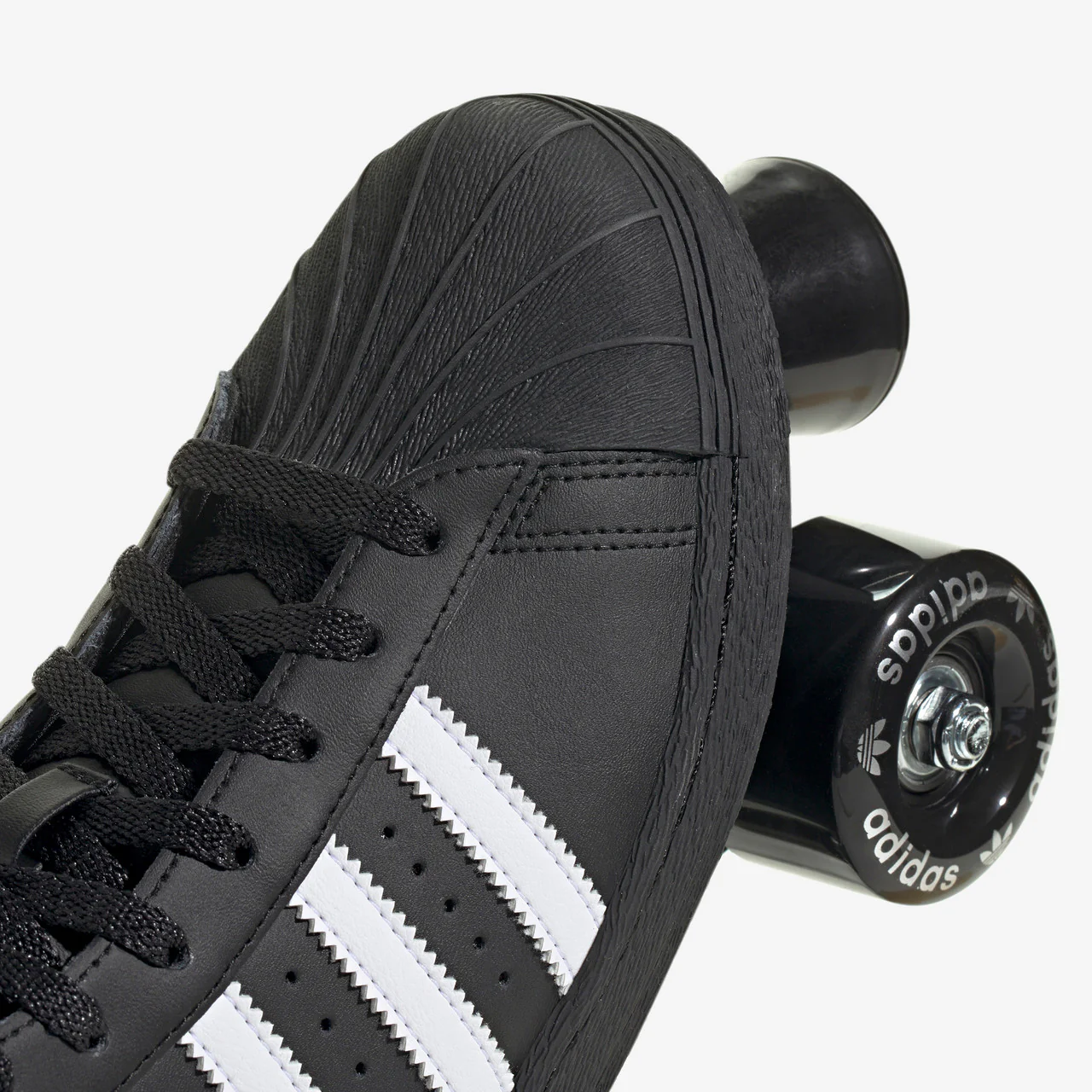 Wmns Superstar 82 Skate - Image 7