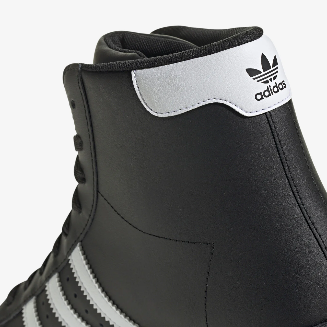 Wmns Superstar 82 Skate - Image 8