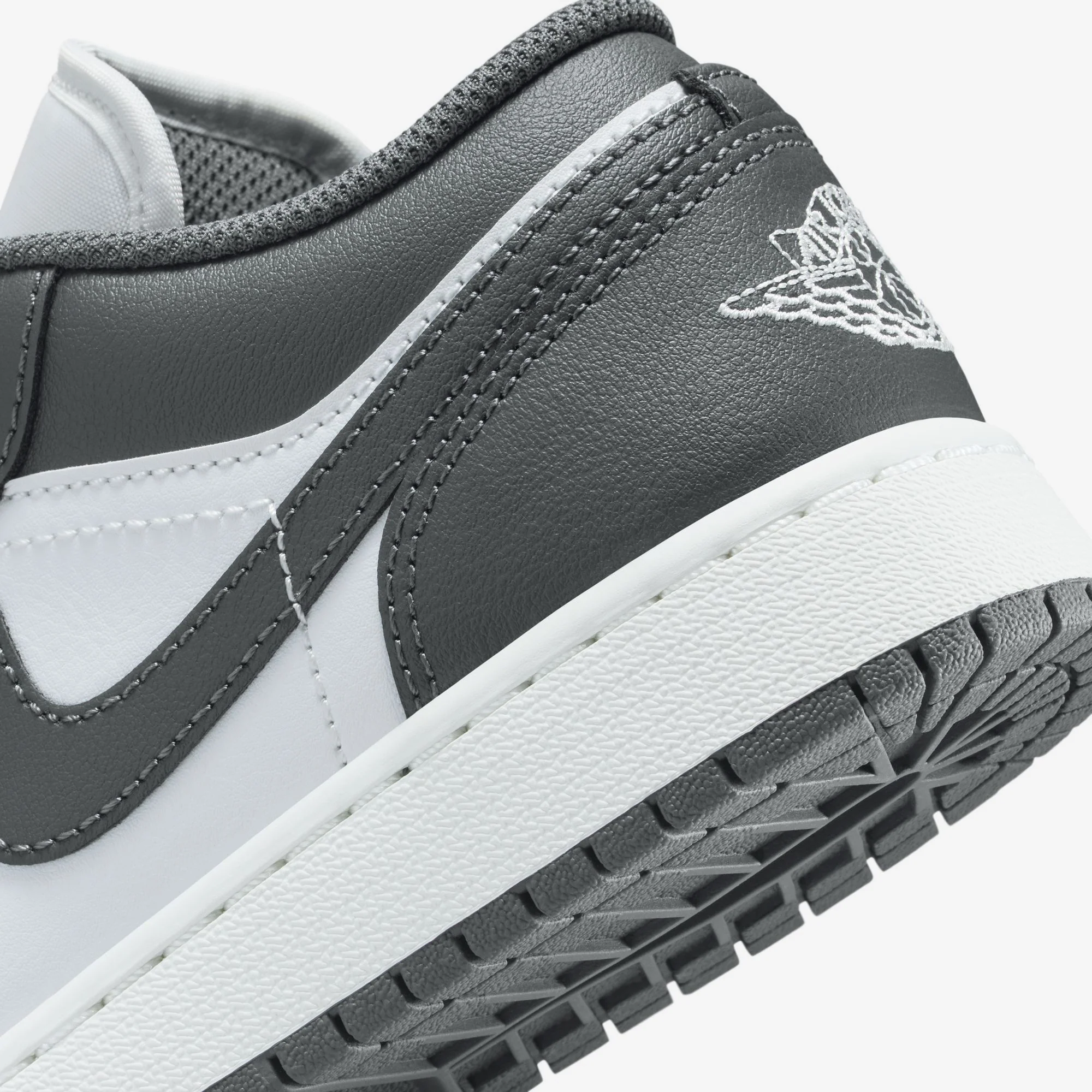 Air Jordan 1 Low (GS) - Image 7