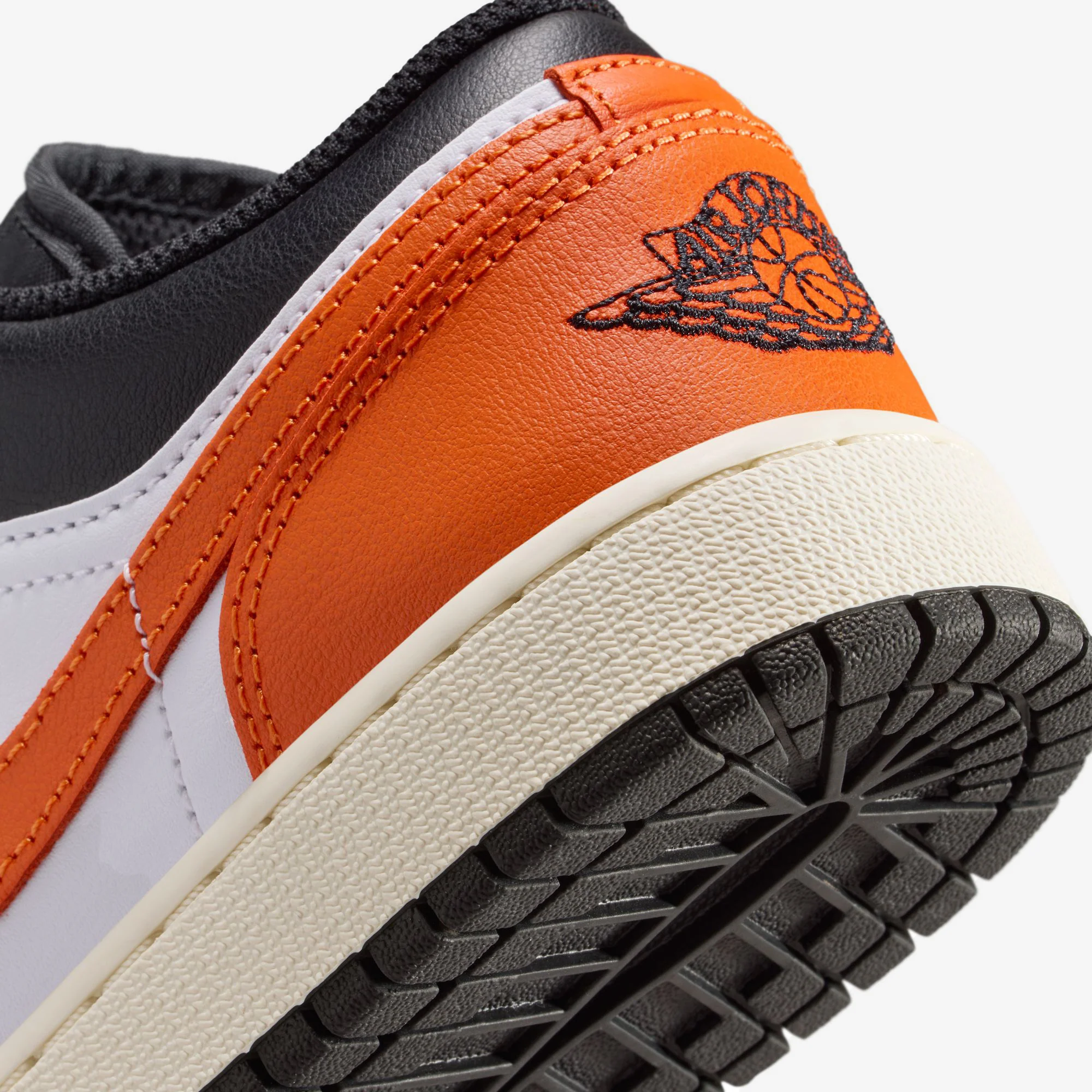 Air Jordan 1 Low (GS) - Image 7