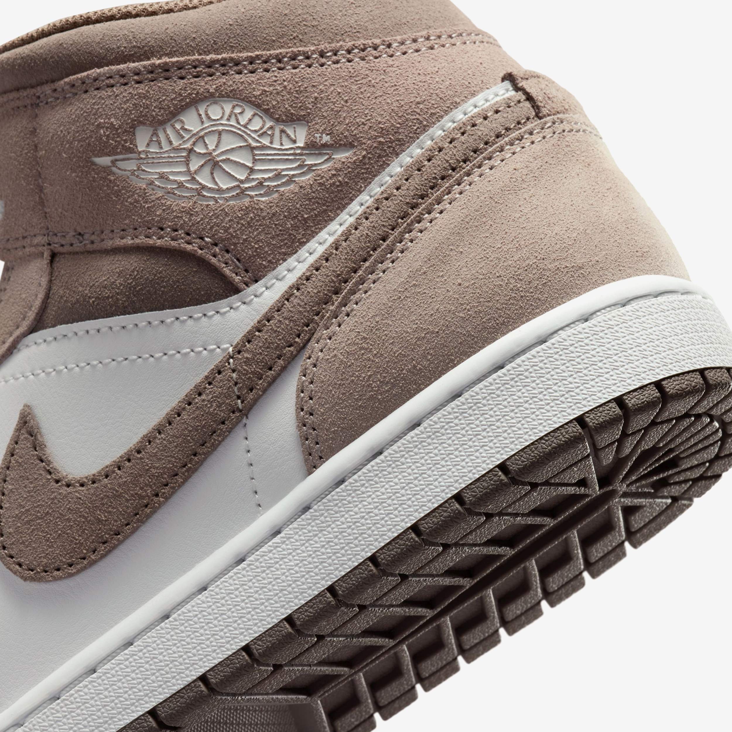 Air Jordan 1 Mid - Image 7