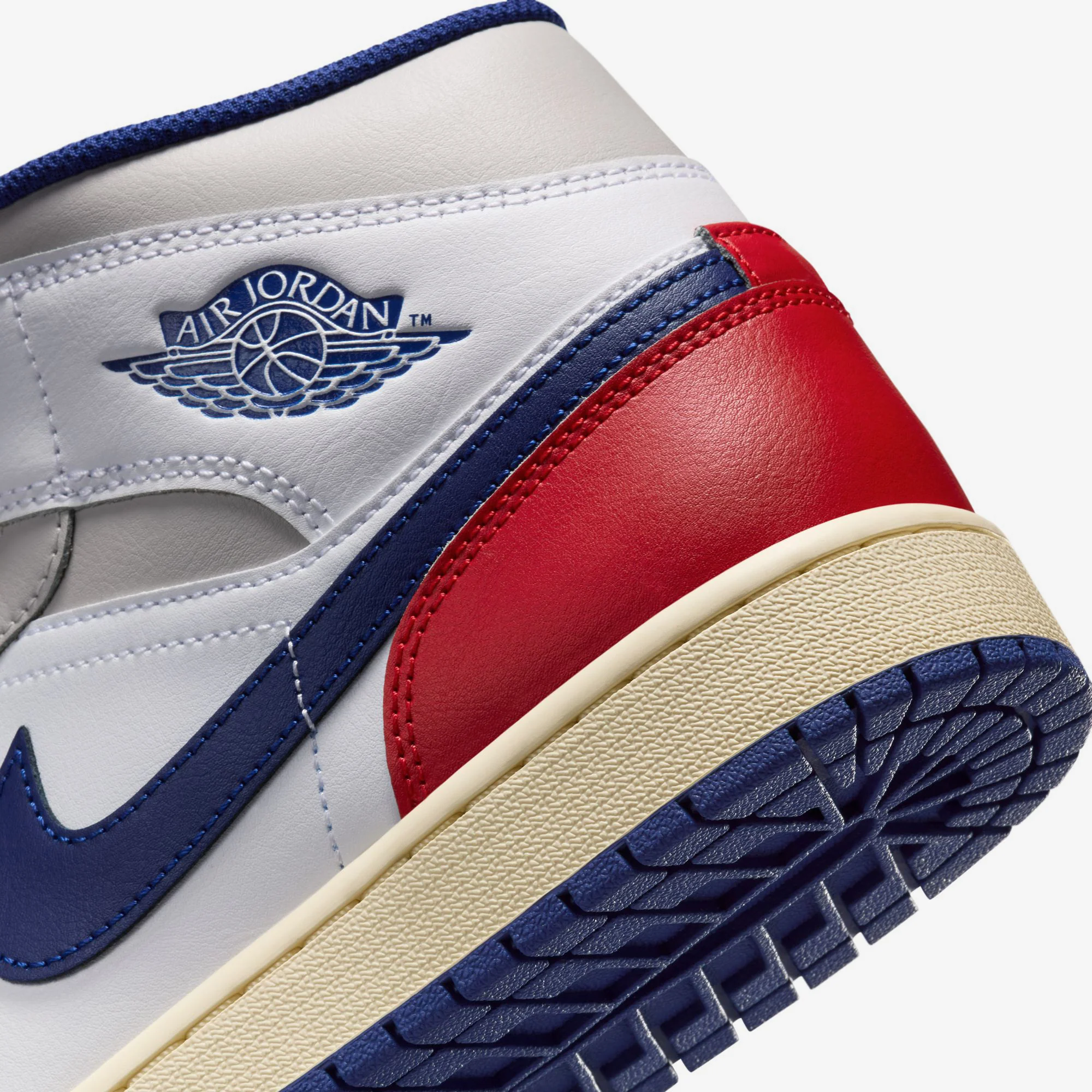 Air Jordan 1 Mid - Image 7