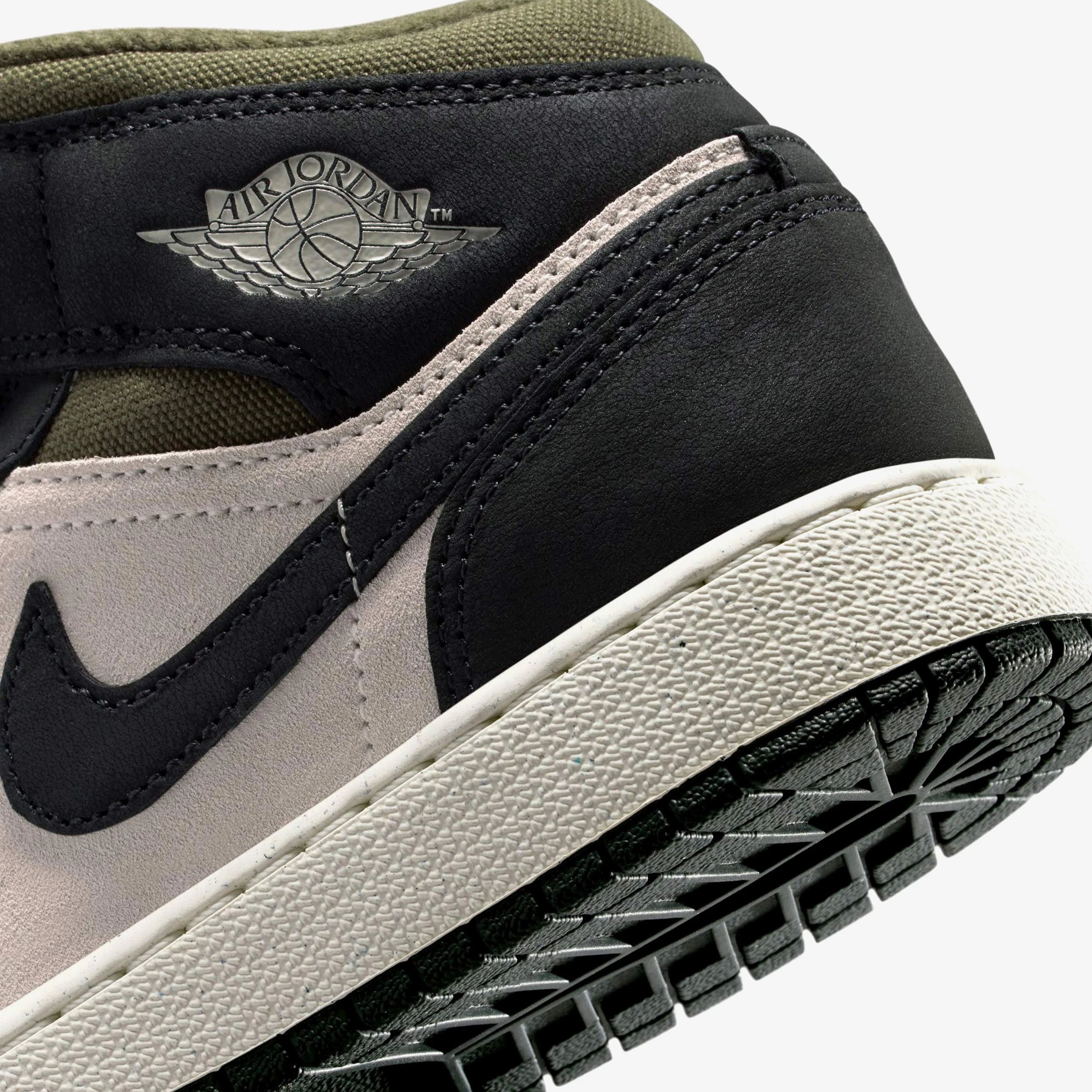 Air Jordan 1 Mid SE (GS) - Image 8