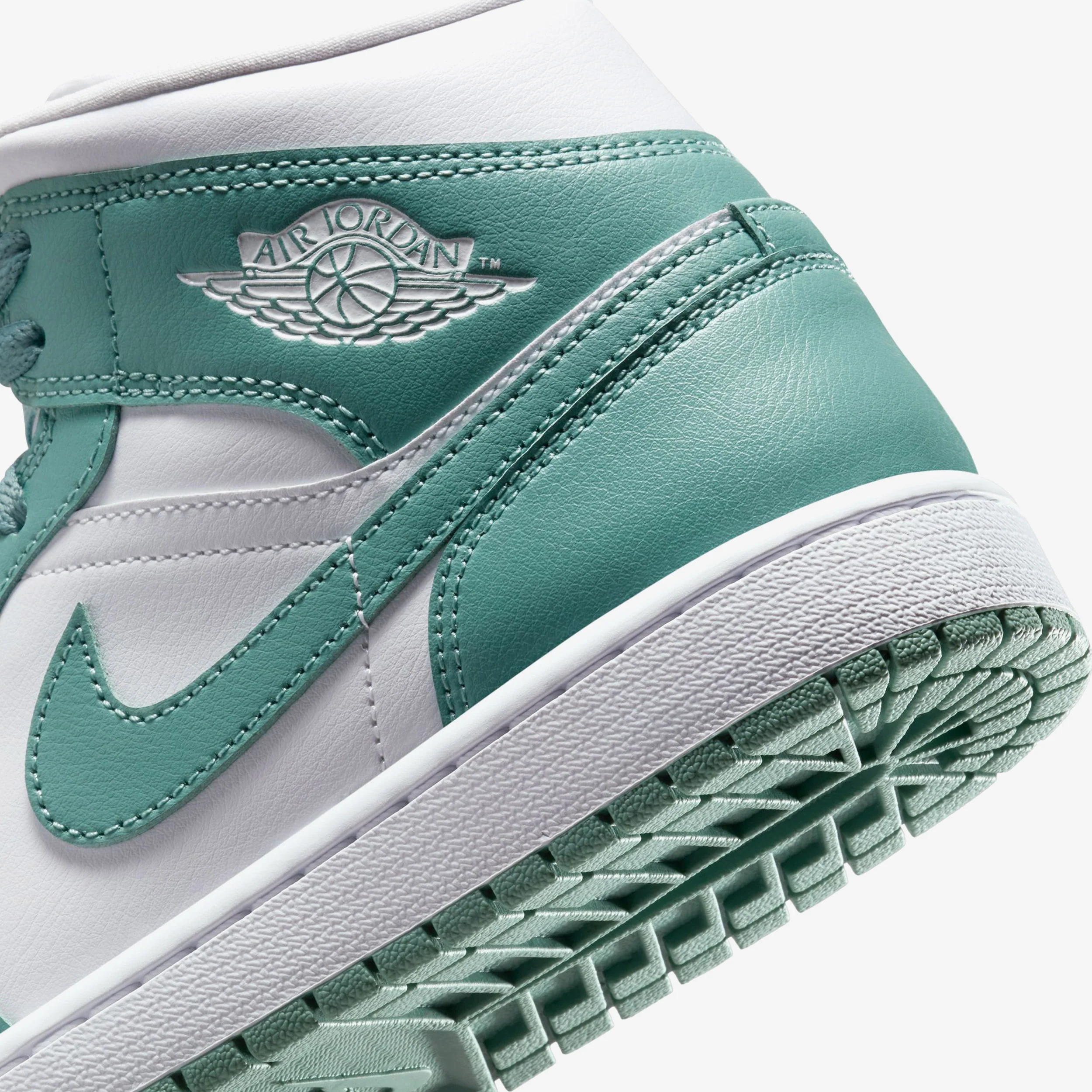 Wmns Air Jordan 1 Mid - Image 8