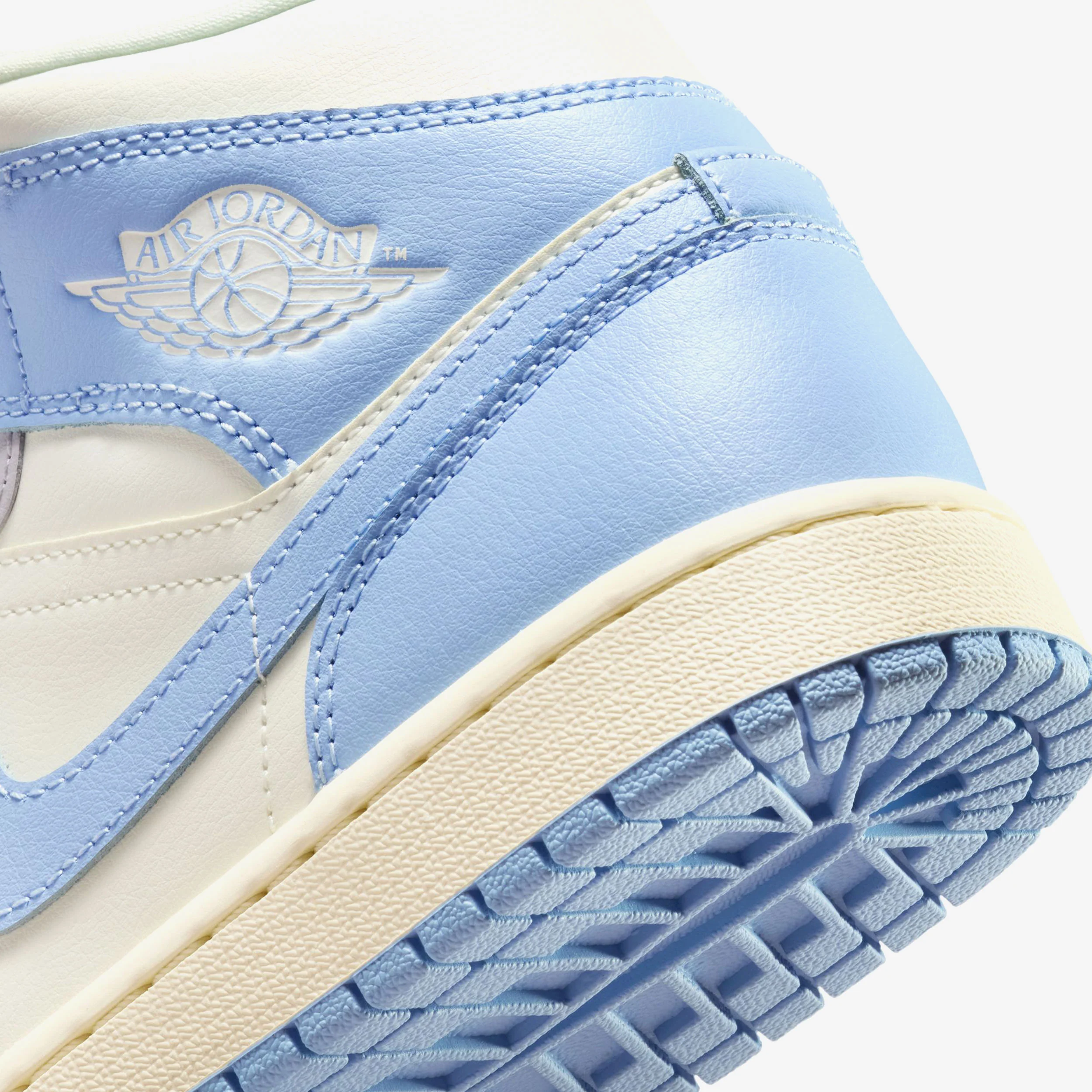 Wmns Air Jordan 1 Mid - Image 7