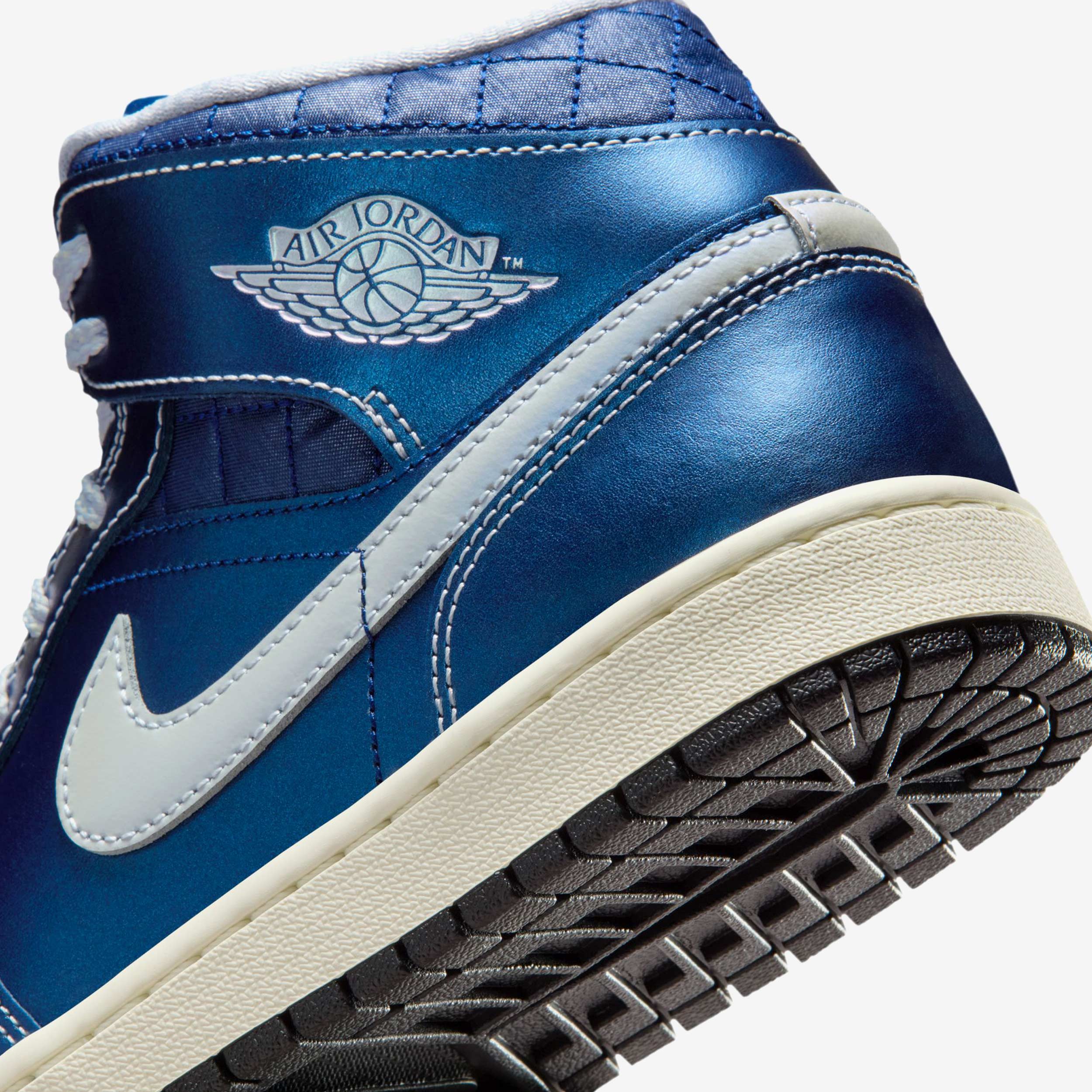 Wmns Air Jordan 1 Mid SE - Image 7