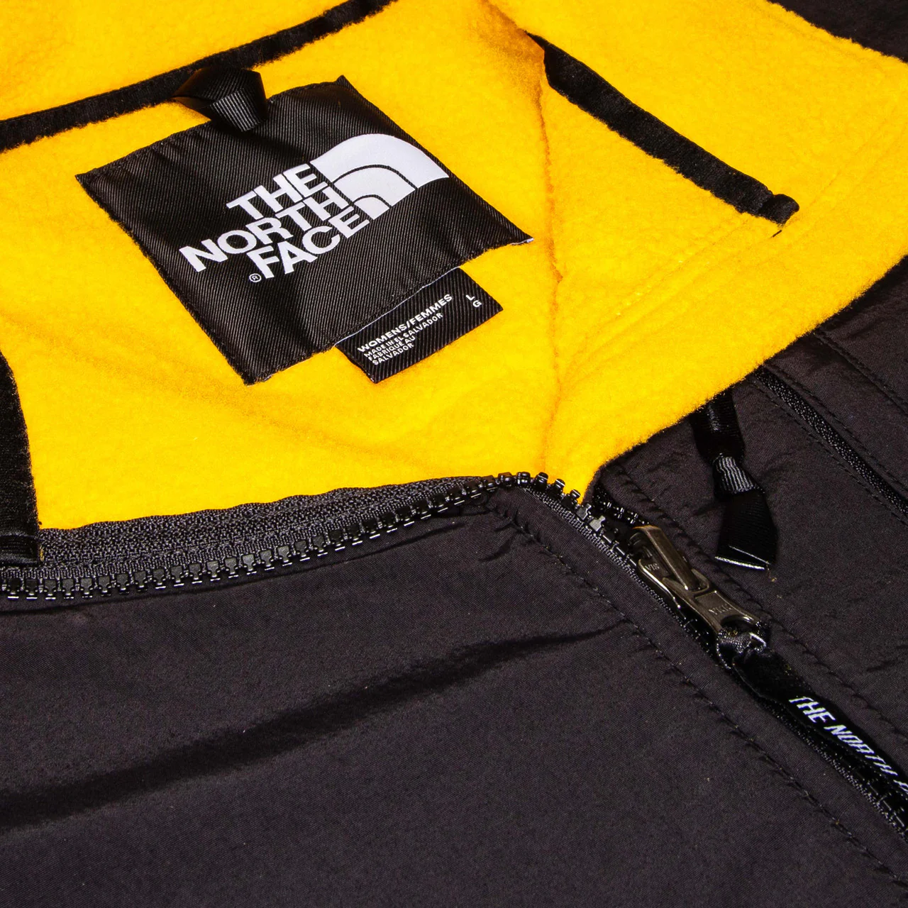 Wmns Retro Denali Jacket - Image 2